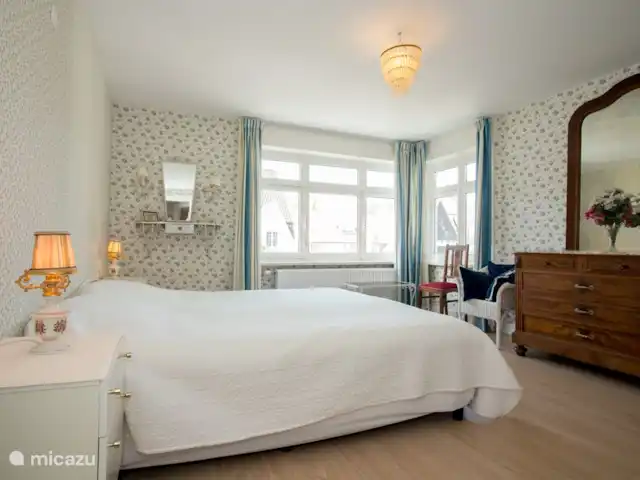 villa huren in België, Belgische Kust, Knokke – Villa De Mier - La Fourmi ruime slaapkamer met wastafel