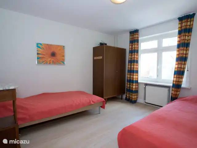 villa huren in België, Belgische Kust, Knokke – Villa De Mier - La Fourmi slaapkamer 1e verdieping met wastafel