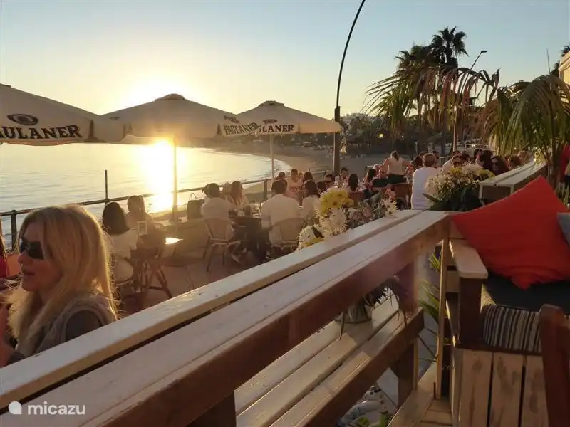 Un bar confortable à Estepona aan Zee.