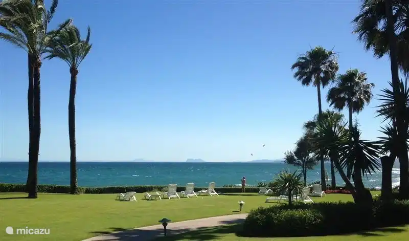 Vue du jardin sur Gibraltar et l'Afrique.