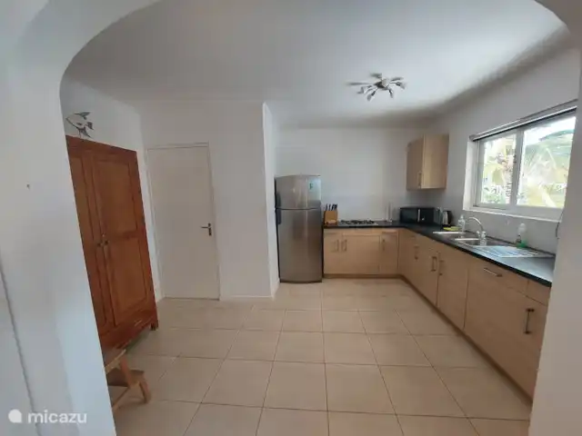 Villa Flamboyante | Curaçao, Banda Abou (ouest), Fontein - maison de vacances Cuisine spacieuse avec lave-vaisselle et toutes sortes de commodités.