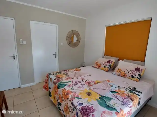 Villa Flamboyante | Curaçao, Banda Abou (ouest), Fontein - maison de vacances Chambre des maîtres avec sommier tapissier 
180 x 200
