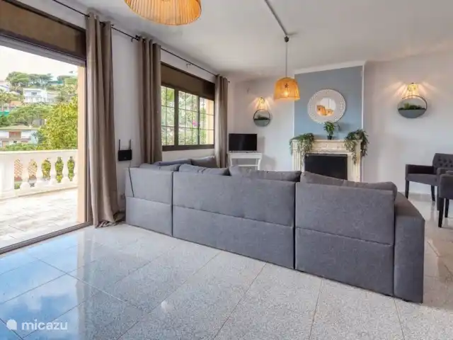 Costa Cabana - Villa Paris | Espagne, Costa Brava, Lloret de Mar - villa Une maison de vacances avec un grand jardin avec piscine privée, juste à l'extérieur du centre de Lloret de Mar !