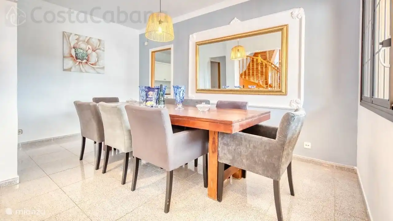 A holiday home with a large garden with private swimming pool, just outside the center of Lloret de Mar!