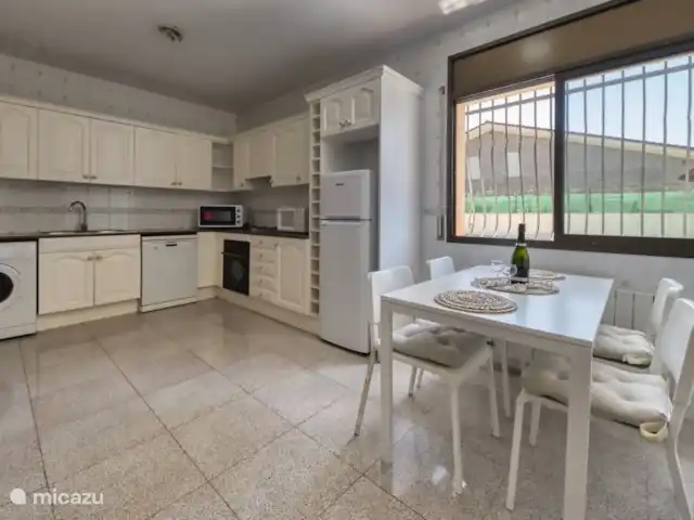 Costa Cabana - Villa Paris | Espagne, Costa Brava, Lloret de Mar - villa Une maison de vacances avec un grand jardin avec piscine privée, juste à l'extérieur du centre de Lloret de Mar !