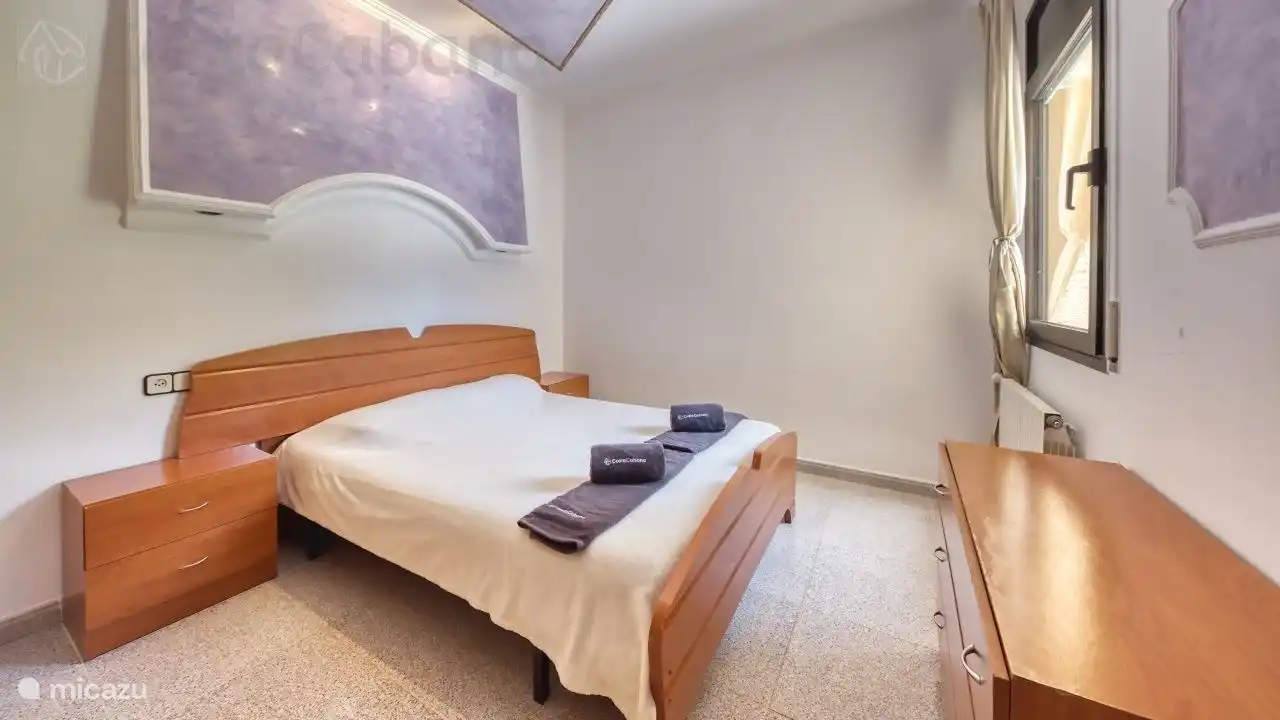 A holiday home with a large garden with private pool, just outside the center of Lloret de Mar!