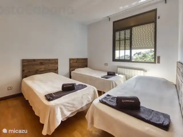 Costa Cabana - Villa Paris | Espagne, Costa Brava, Lloret de Mar - villa Une maison de vacances avec un grand jardin avec piscine privée, juste à l'extérieur du centre de Lloret de Mar !