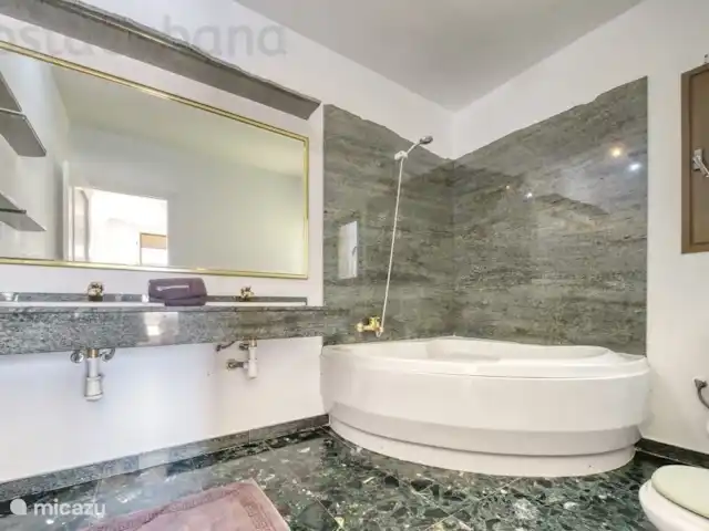 Costa Cabana - Villa Paris | Espagne, Costa Brava, Lloret de Mar - villa Une maison de vacances avec un grand jardin avec piscine privée, juste à l'extérieur du centre de Lloret de Mar !