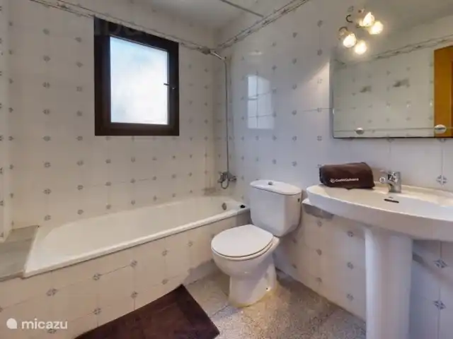 Costa Cabana - Villa Paris | Espagne, Costa Brava, Lloret de Mar - villa Une maison de vacances avec un grand jardin avec piscine privée, juste à l'extérieur du centre de Lloret de Mar !