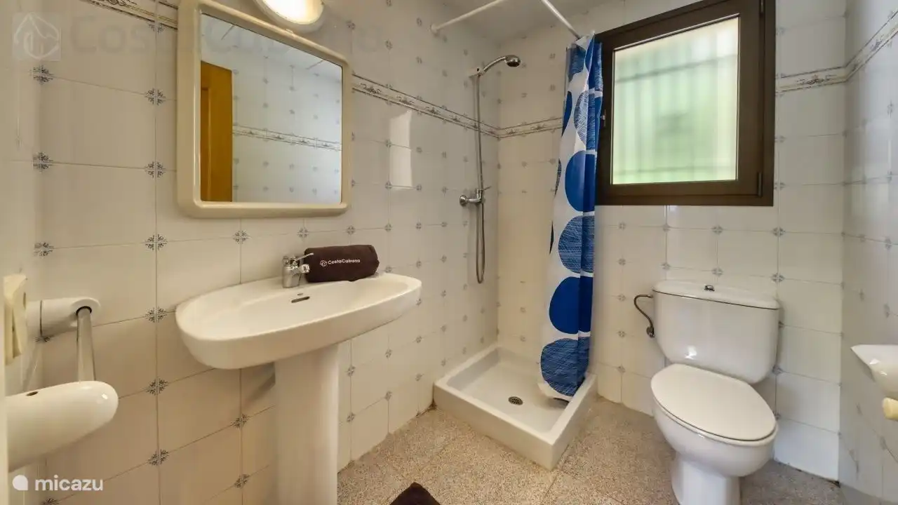 A holiday home with a large garden with private pool, just outside the center of Lloret de Mar!