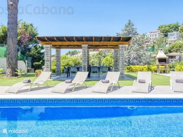 Costa Cabana - Villa Paris | Espagne, Costa Brava, Lloret de Mar - villa Une maison de vacances avec un grand jardin avec piscine privée, juste à l'extérieur du centre de Lloret de Mar !