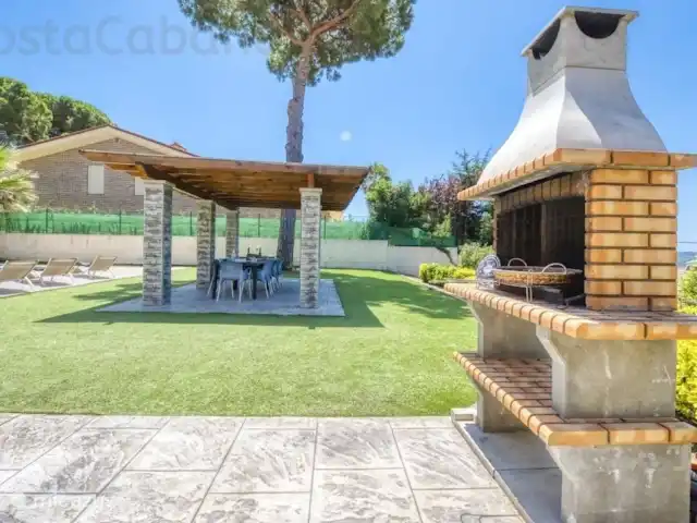 Costa Cabana - Villa Paris | Espagne, Costa Brava, Lloret de Mar - villa Une maison de vacances avec un grand jardin avec piscine privée, juste à l'extérieur du centre de Lloret de Mar !