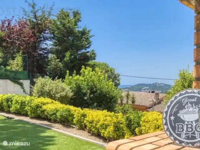 Costa Cabana - Villa Paris | Espagne, Costa Brava, Lloret de Mar - villa Une maison de vacances avec un grand jardin avec piscine privée, juste à l'extérieur du centre de Lloret de Mar !