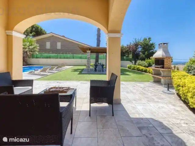 Costa Cabana - Villa Paris | Espagne, Costa Brava, Lloret de Mar - villa Une maison de vacances avec un grand jardin avec piscine privée, juste à l'extérieur du centre de Lloret de Mar !