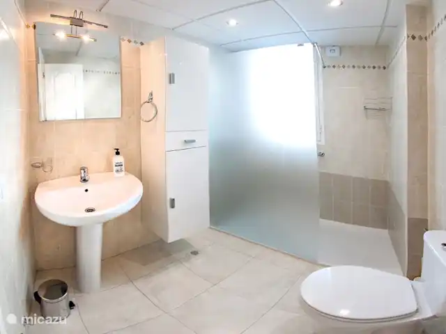 Application de luxe. Los Boliches, Fuengirola | Espagne, Costa del Sol, Fuengirola - appartement Salle de bain 1