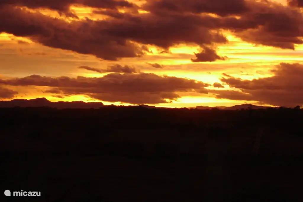 Wunderschöner Sonnenuntergang von der Terrasse