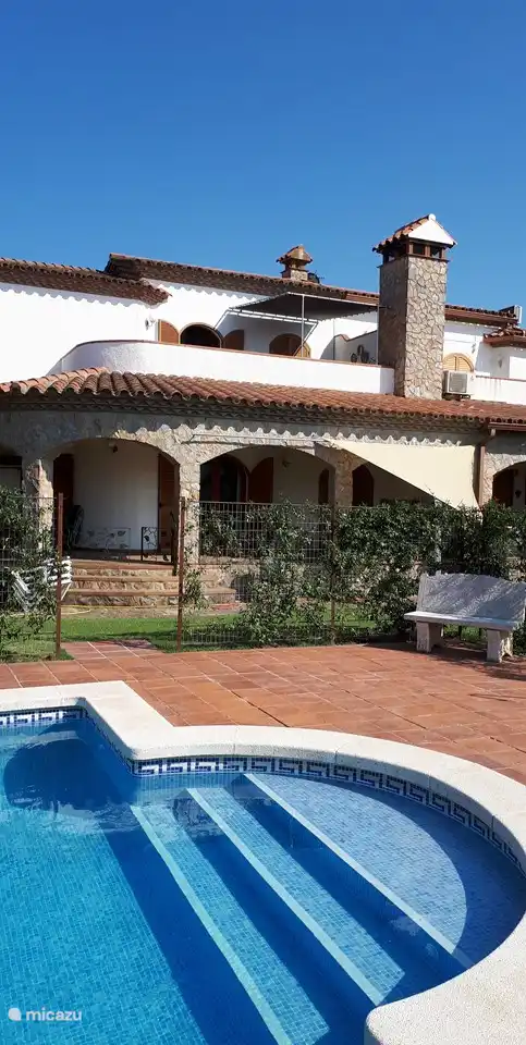 Blick vom Schwimmbad unseres Hauses