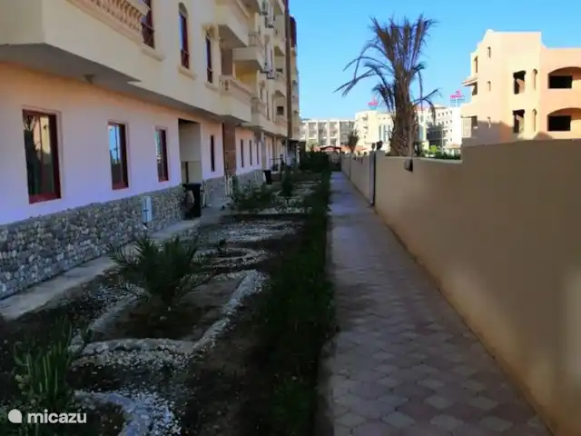 Location de Vacances Égypte, Mer Rouge , Hurghada, appartement - Appartements avec vue sur la mer Rouge, Hurghada Le complexe comprend un jardin soigneusement aménagé.