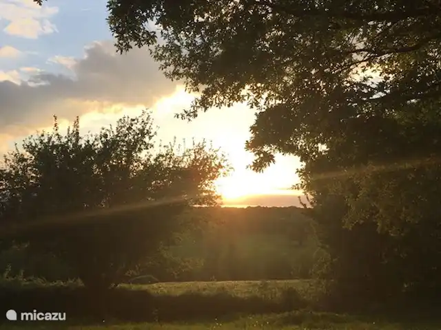 Location de Vacances France, Nièvre, Arquian, maison de vacances - Le Biron Blanc soleil couchant