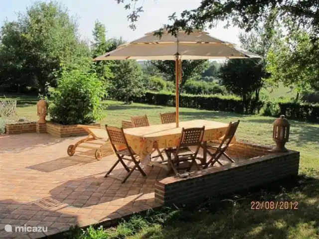 Location de Vacances France, Nièvre, Arquian, maison de vacances - Le Biron Blanc terrasse avec vue