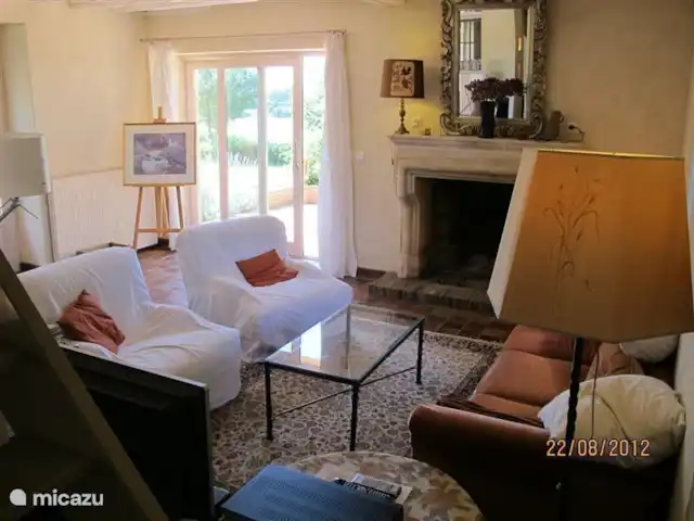 Location de Vacances France, Nièvre, Arquian, maison de vacances - Le Biron Blanc salon avec cheminée