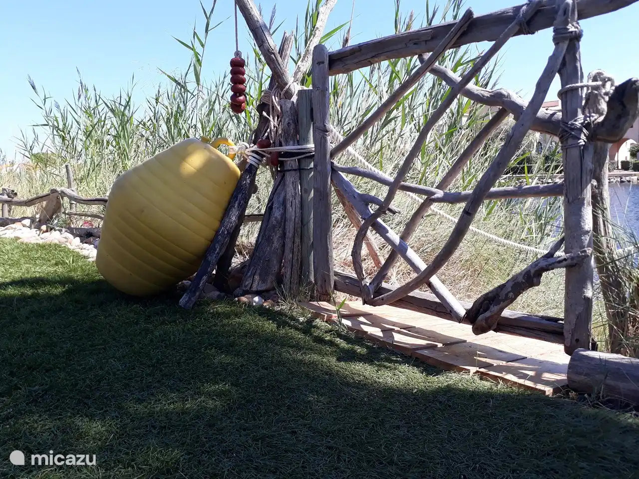 Accès au bord de l'eau