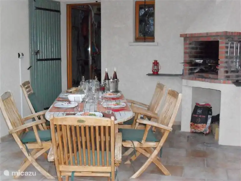 Barbecue prêt pour le repas