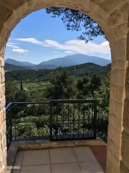 Portal en la puerta principal