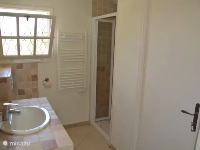 Villa Les Trois Pins | France, Vaucluse, Vaison-la-Romaine - villa Salle de bain 3 en bas