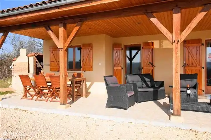 Die überdachte Terrasse