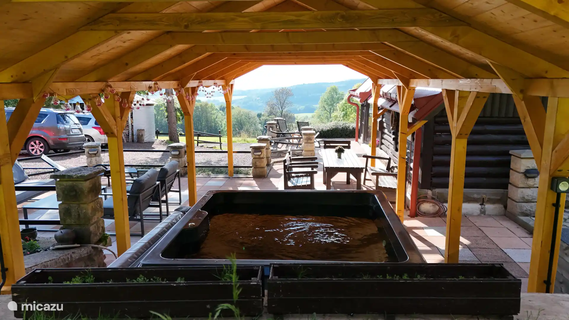 Unser optionaler Whirlpool kann für Ihren Aufenthalt gebucht werden. Der Whirlpool ist von der Marke Rexener geht auf Biodiesel und ist im Durchschnitt innerhalb von 1 1/2 Stunden bei 40 Grad. Der Whirlpool hat auch Blasen.