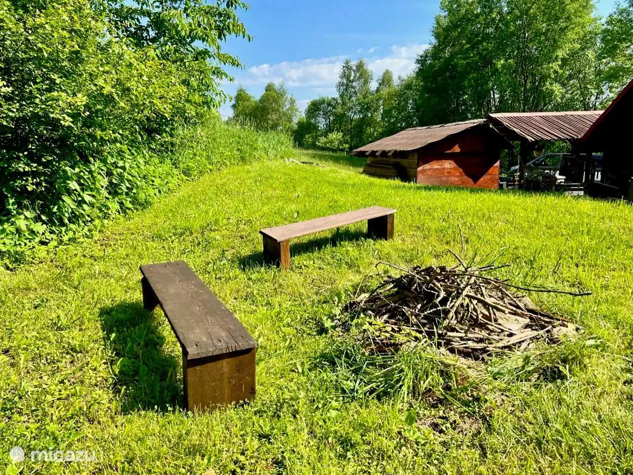 Möchten Sie am Abend Ihr eigenes Lagerfeuer genießen? Mit gesammeltem Holz lassen sich die schönsten Abende voller Wärme und Gemütlichkeit, mitten in der Natur, gestalten.
