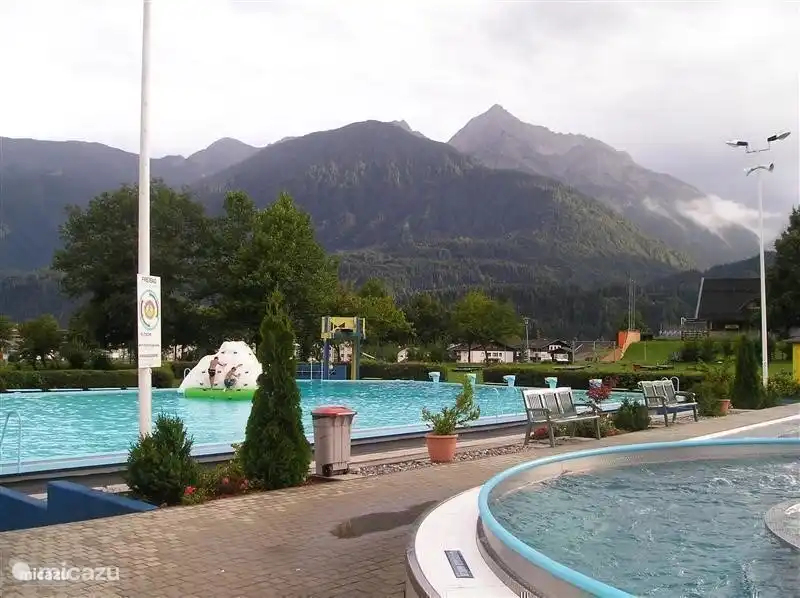 In Kötschach a short walk from the cottage, a beautiful outdoor pool with sunbathing area and views of the beautiful mountains.