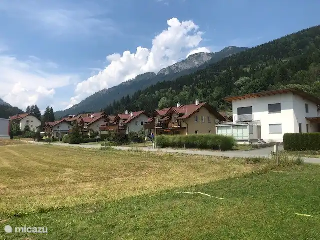 Chalet Kötschach en Austria, Carintia, Kötschach-Mauthen - casa vacacional La casa está en el borde del pueblo. Así que puedes caminar a la panadería por la mañana para disfrutar de deliciosos sándwiches. La panadería está abierta temprano en la mañana. También puede tomar un buen desayuno aquí.