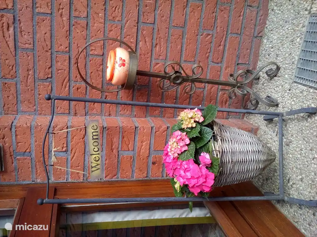 Draussen dürfen Sie gerne rauchen. Drinnen wird nicht geraucht.