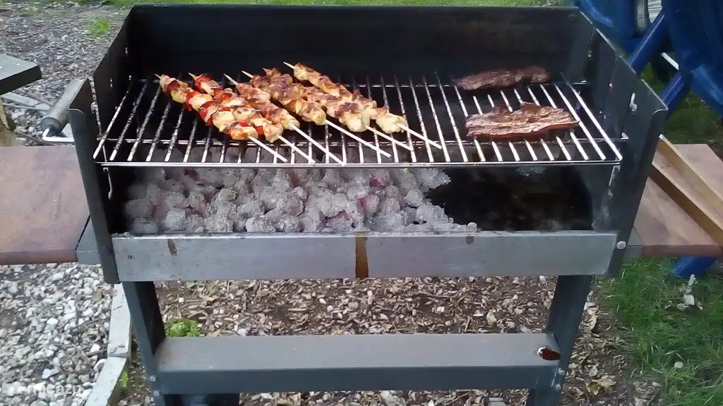 Ein Grill steht zur Verfügung