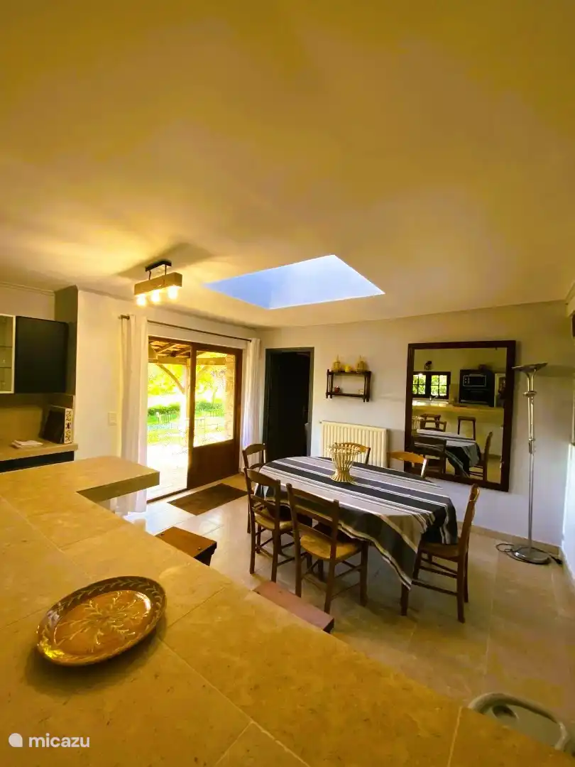 Küche mit Essbereich