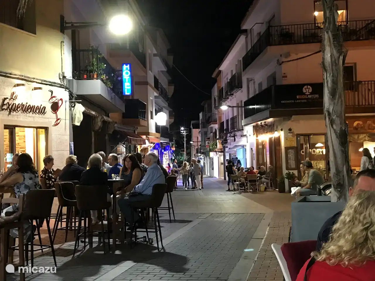 Una de las terrazas (nocturnas) en el centro de Moraira 