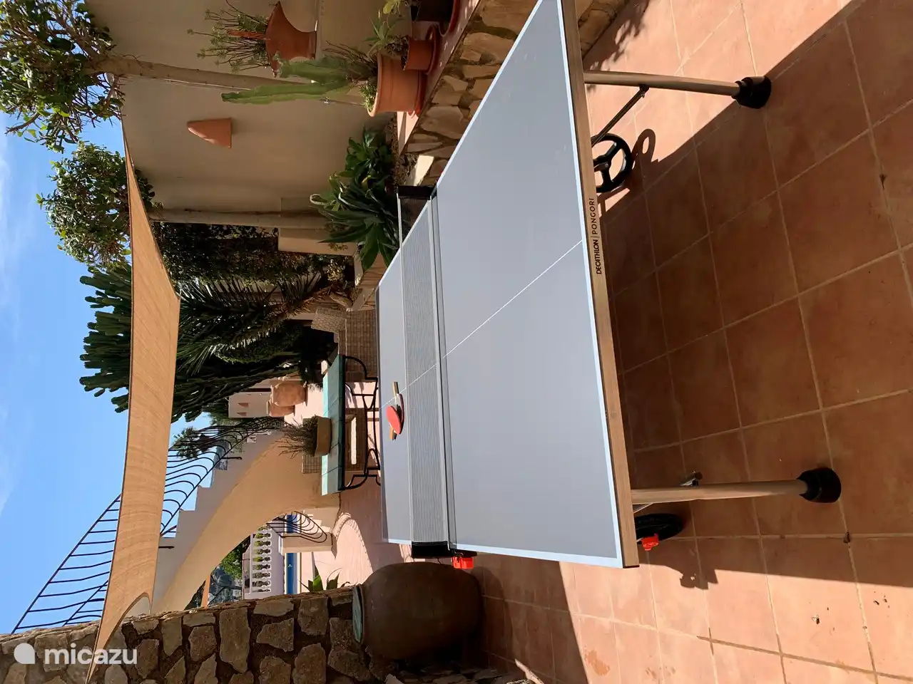 ¡Nuevo para esta temporada navideña! Disfruta de un juego de tenis de mesa para grandes y pequeños