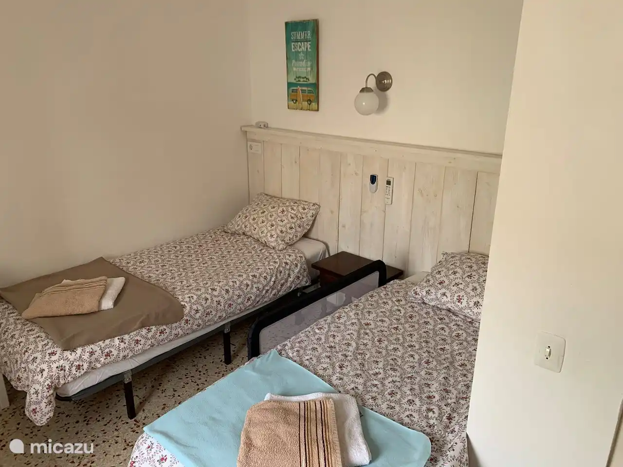 Dormitorio con 2 camas individuales