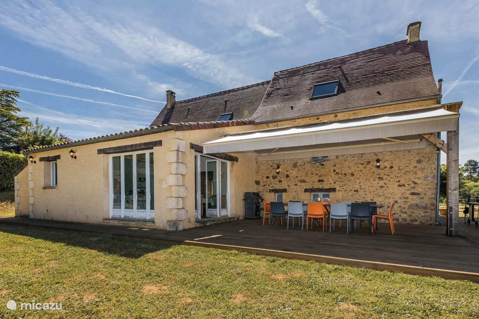 Een terras in de schaduw