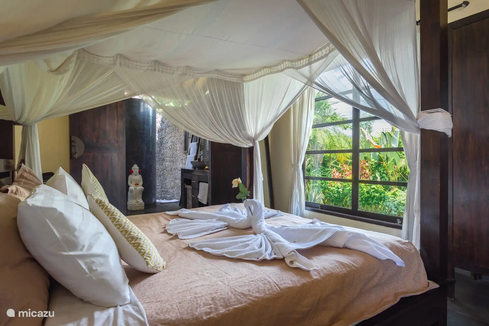 Habitación 3 con vista al jardín