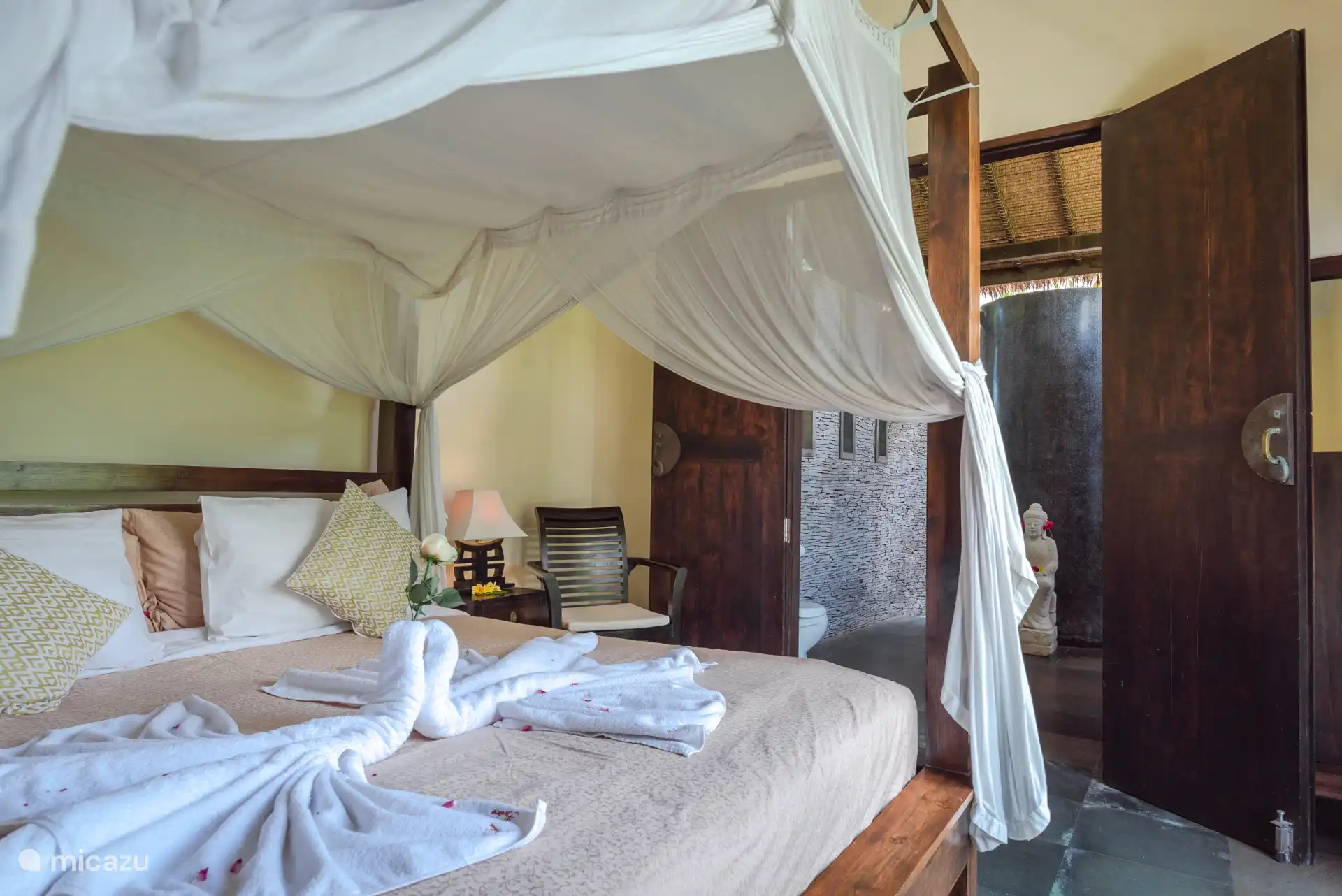 Kmaer 3 vieuw en baño exterior