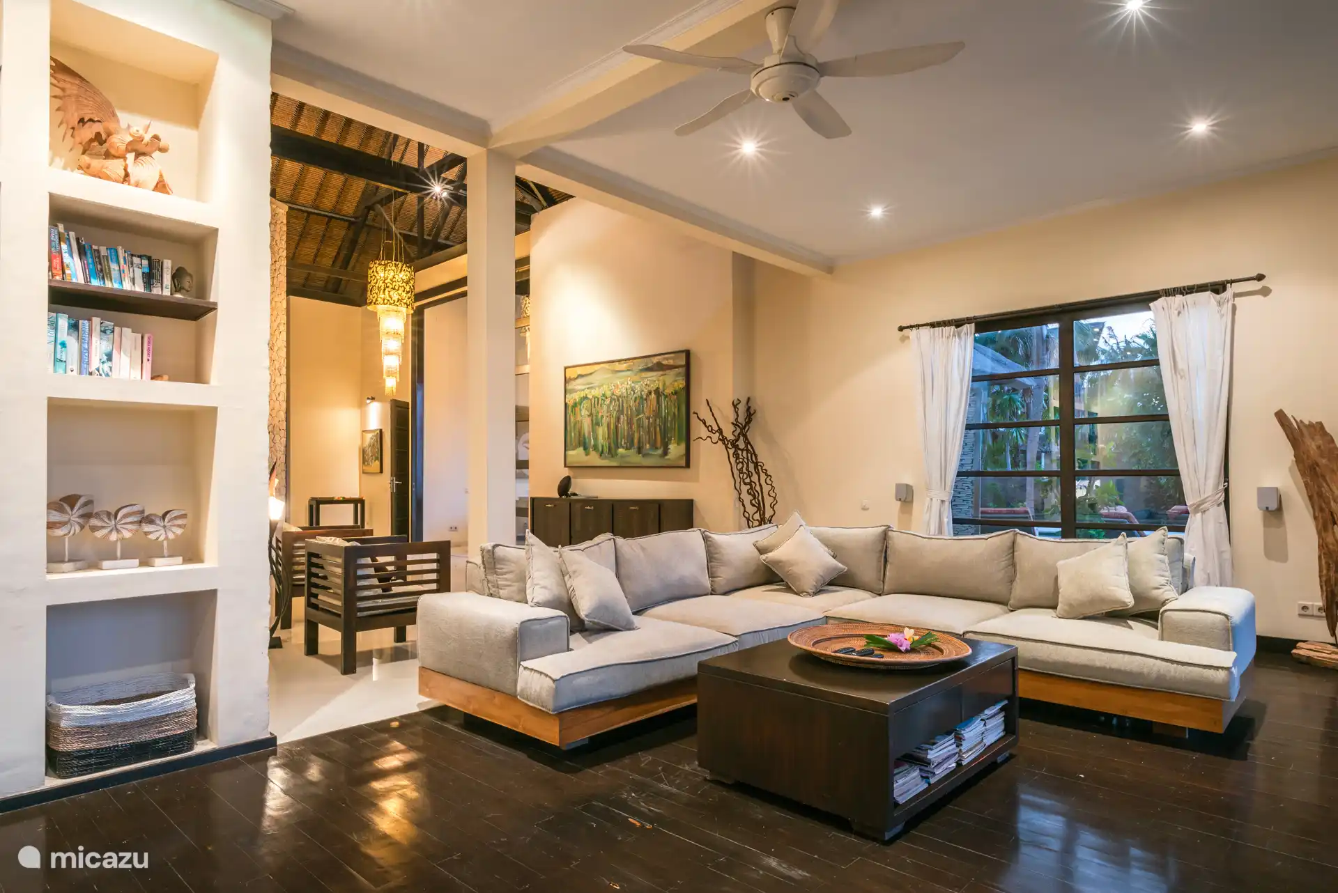 Relájate en el sofá