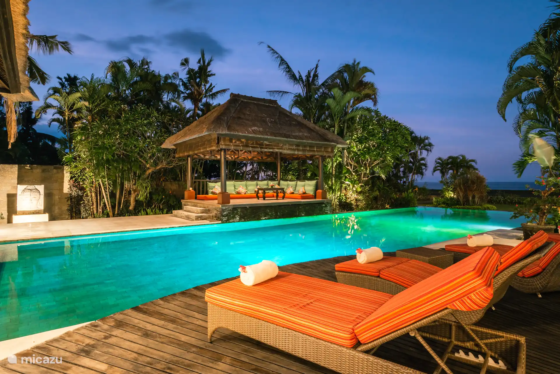 18 x 6m Piscina Iluminada Bali