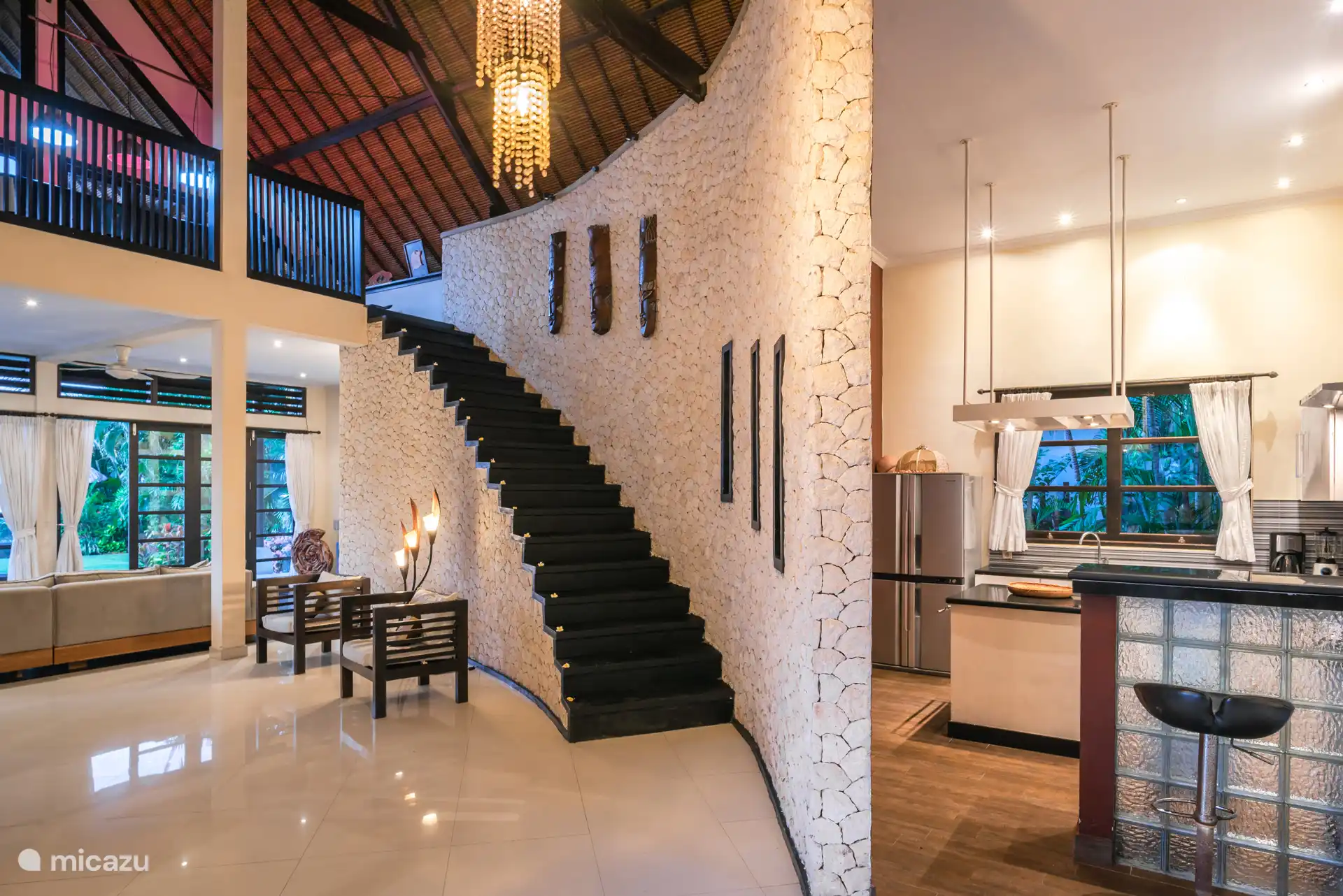 escaleras a la sala de estar superior