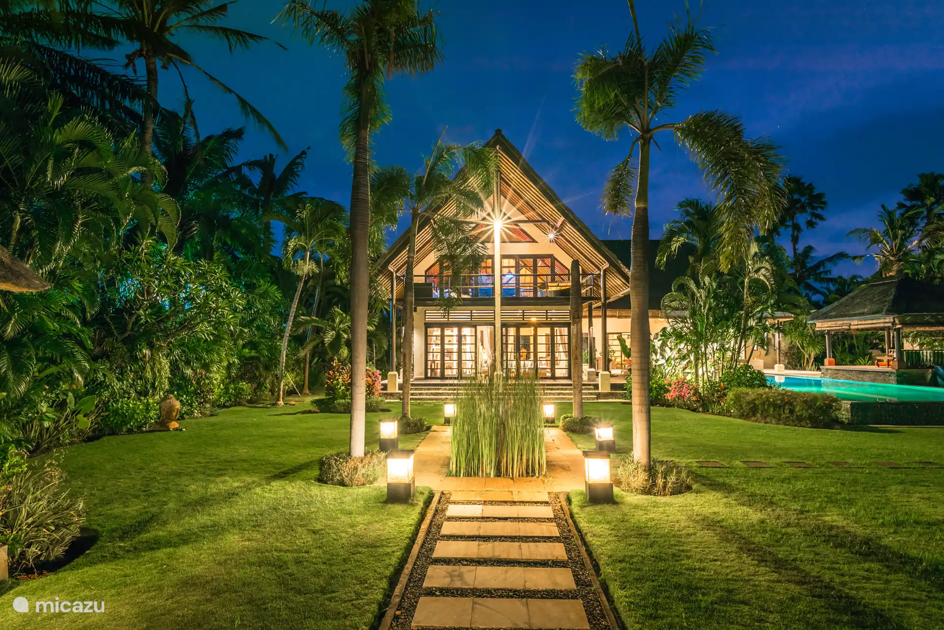 Frente al jardín desde la playa