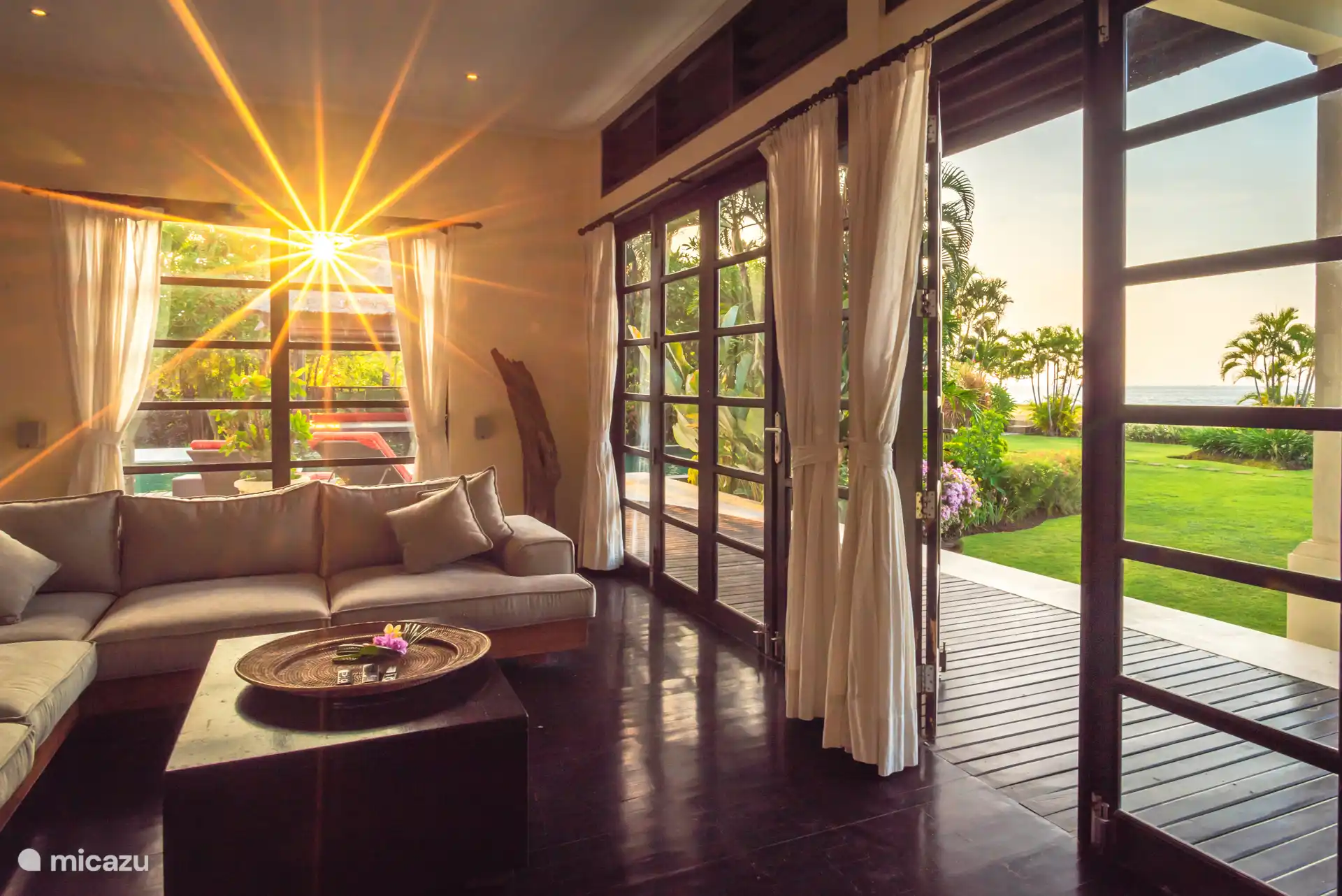 Atardecer en la sala de estar relajada