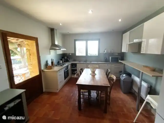 vakantiehuis huren in Frankrijk, Dordogne, Saint-Amand-de-Coly – Oleandre De keuken met nog een eethoek
