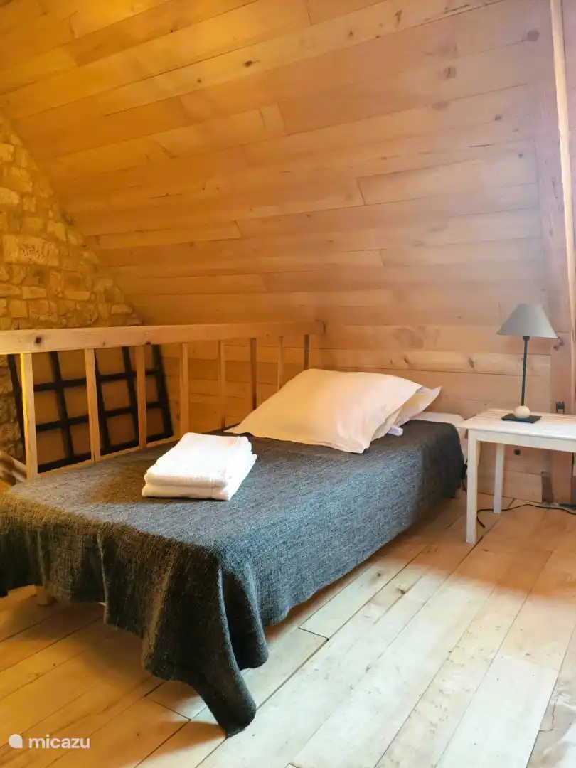 Bett auf dem Treppenabsatz